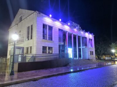 FACHADA ILUMINADA DIA 16